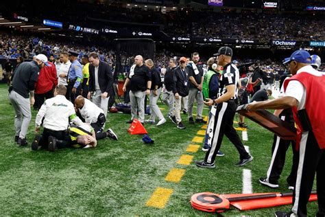NFL chain crew member dislocates his knee during Lions-Saints game